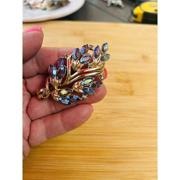 Vintage CORO Siam Blue Rhinestone Brooch Pin Signed Vintage Jewelry - Picture 4 of 9